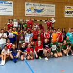 Gruppenbild mit den anderen Teams des Turniers